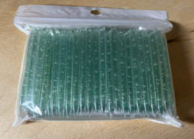 Turuncu çubuklar, plastik, yeşil renk